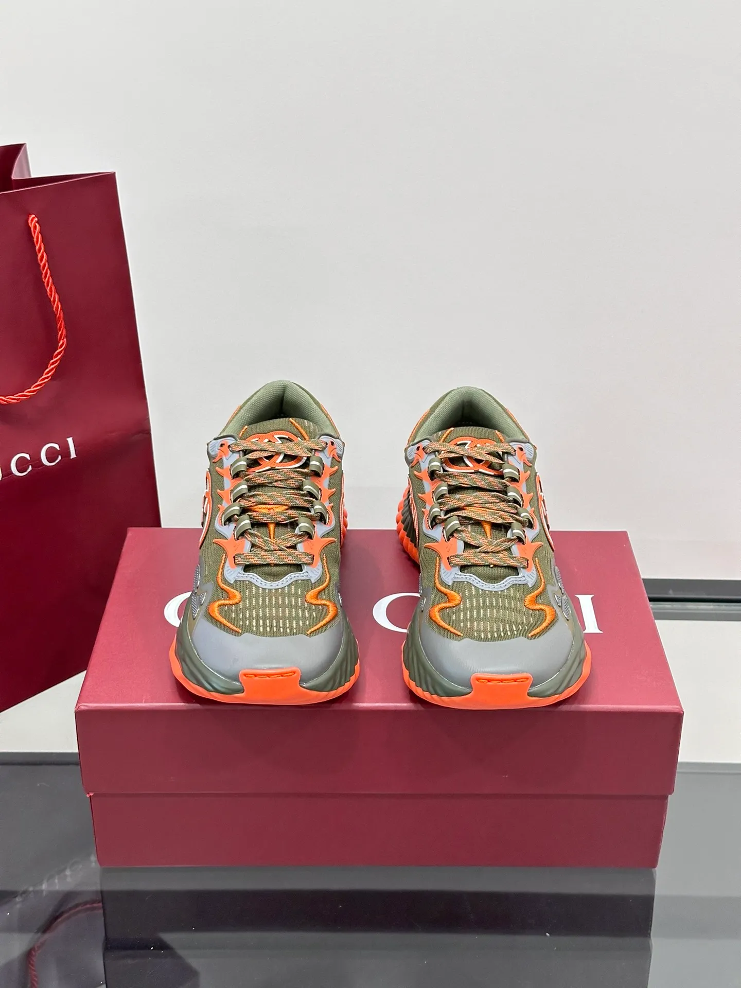 Men's Men's Shoes💰p760 "Gucc*" Ri Men's Men's Shoes💰p Men's Men's Shoes💰ple Series 2024ss👫Couple Style Casual Sports Shoes, buy the original and accurately reproduce it! Restore the quality of details, Gucci Ri men's shoes 💰p men's shoes 💰ple series sports shoes are made with innovative stitching technology to create a flowing texture like water. The leather design is paired with three-dimensional interlocking Double G leather patches and Gucci letter metal accessories, creating a free flowing texture of the entire shoe with a 3D effect. A classic and versatile piece that feels super comfortable on your feet! Male 39-44 Female 35-39